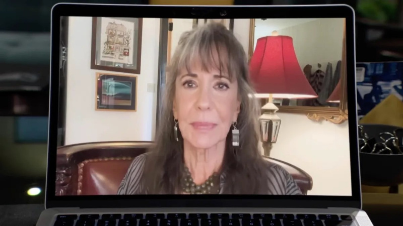   Jess Walton รับบทเป็น Jill บนจอคอมพิวเตอร์ใน The Young and the Restless