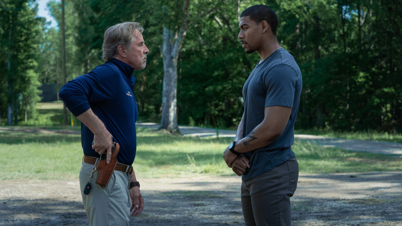   Don Johnson und Aaron Pierre als Sandy und Terry in Rebel Ridge