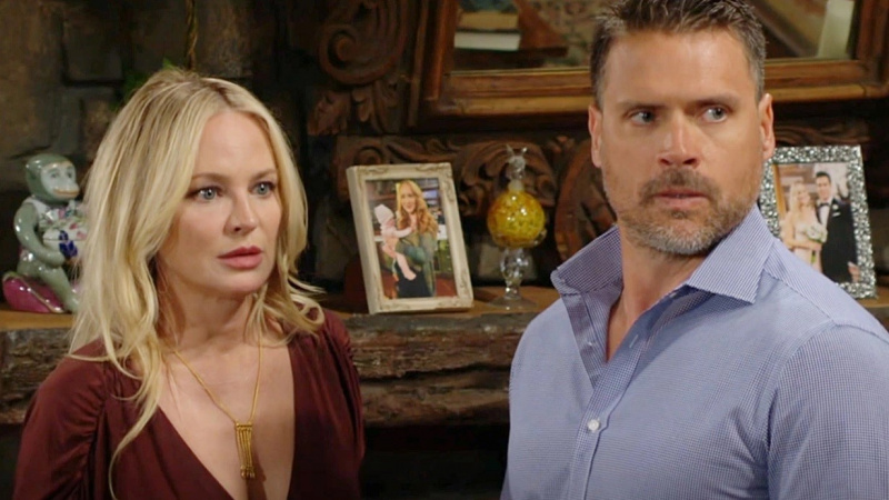   Sharon Case und Joshua Morrow als Sharon und Nick, die in „The Young and the Restless“ besorgt aussehen