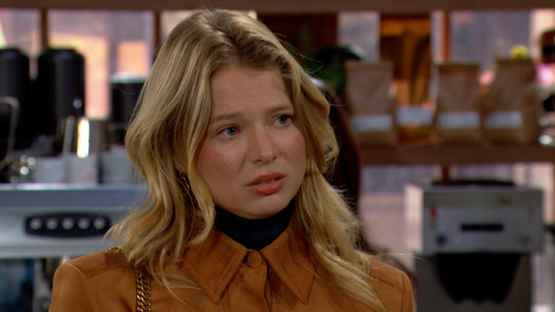  Allison Lanier ako Summer rozrušená vo filme The Young and the Restless