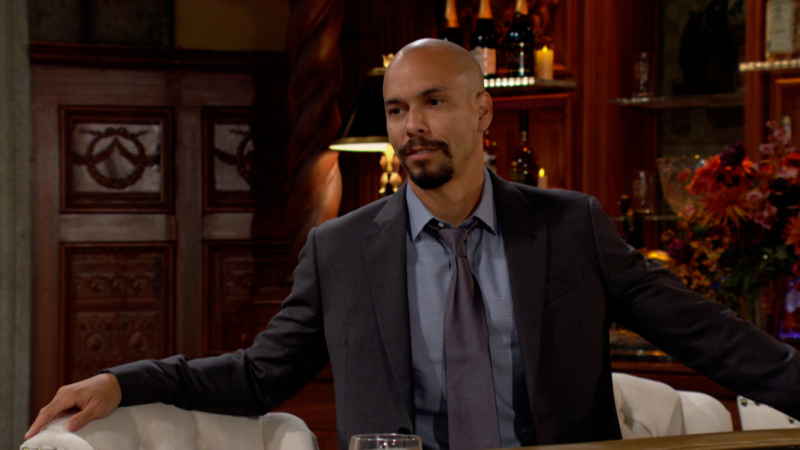   Bryton James รับบท Devon ที่บาร์ใน The Young and the Restless