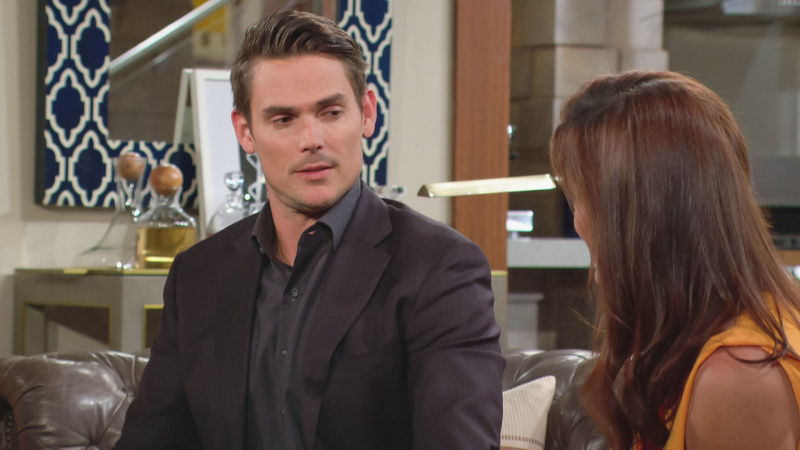   Mark Grossman ยิ้มแย้มใน The Young and the Restless