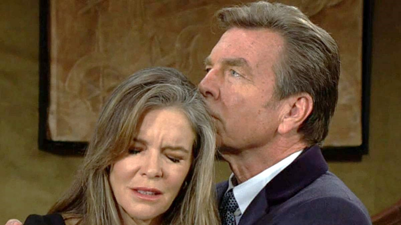   Susan Walters în rolul lui Diane s-a supărat pe Peter Bergman în rolul lui Jack care o ține în brațe în The Young and the Restless