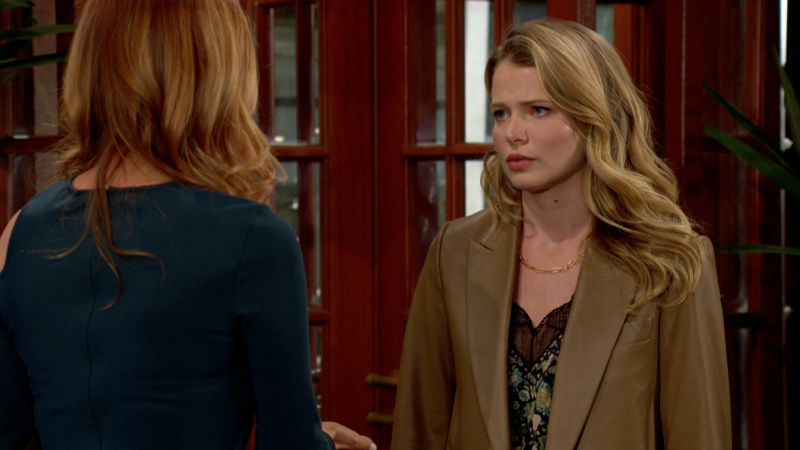   Allison Lanier ca vara la Athletic Club în The Young and the Restless