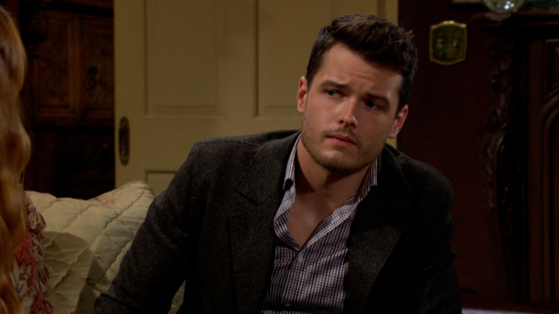   Michael Mealor kao Kyle duboko zamišljen u filmu Mladi i nemirni