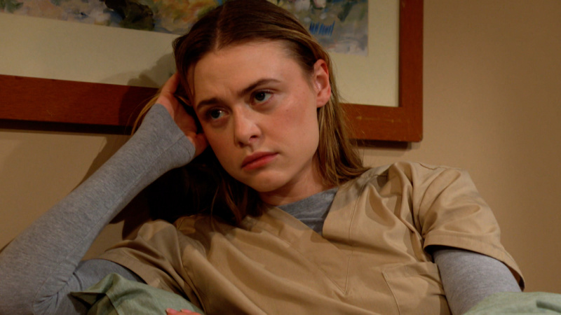   Hayley Erin ako Claire v zariadení pre duševnú rehabilitáciu vo filme The Young and the Restless