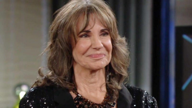   Jess Walton como Jill Abbott sorrindo em The Young and the Restless