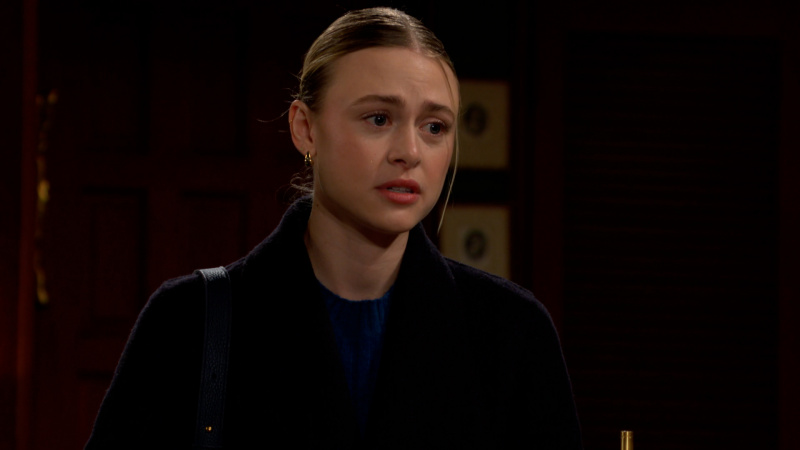   Hayley Erin, The Young and the Restless'ta kaygılı görünen Claire rolünde