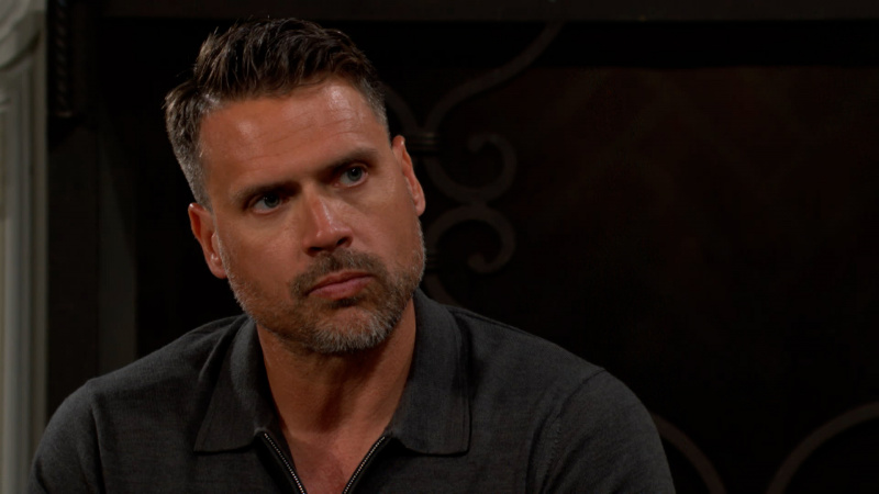   Joshua Morrow kao Nick s glavom nagnutom u filmu Mladi i nemirni