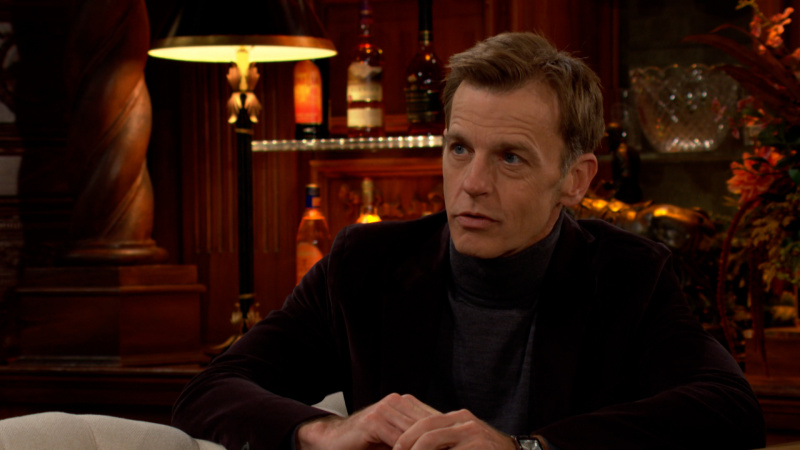 Trevor St. John ako Tucker škeriaci sa vo filme The Young and the Restless