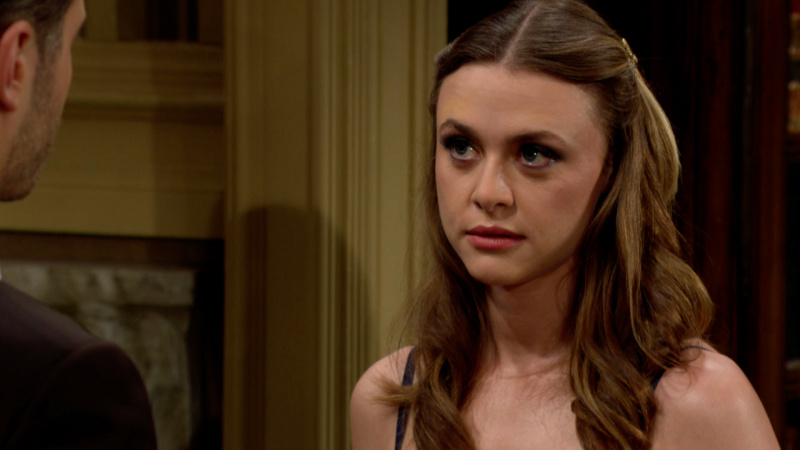   เฮย์ลีย์ เอริน รับบทเป็น แคลร์ ใน The Young and the Restless