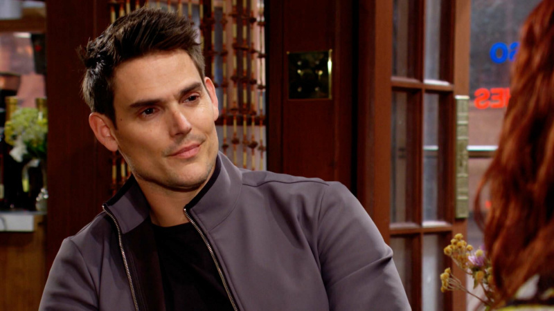   Mark Grossman jako uśmiechnięty Adam w The Young and the Restless