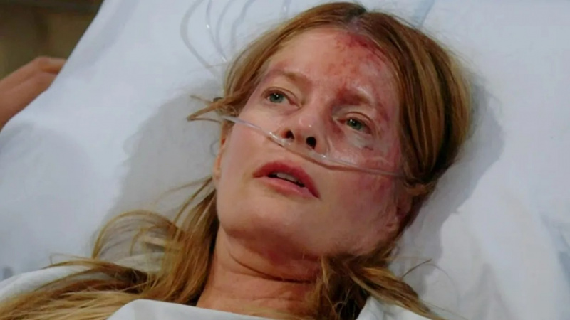   Michelle Stafford, The Young and the Restless'taki hastane yatağında Phyllis rolünde