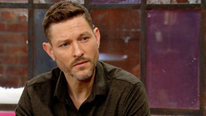   Michael Graziadei kui Daniel näeb filmis 'Noored ja rahutud' murelikuna