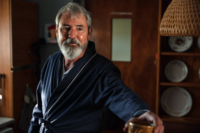   Neil Morrissey rahapulassa Martinina Finders Keepersissä.