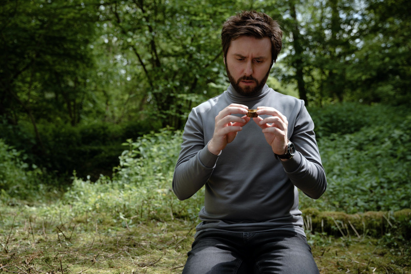   James Buckley on selvästi ovela Ashely Finders Keepersissä.