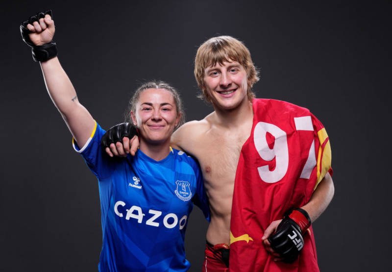   Prietenii Molly și Paddy susțin Everton și Liverpool.