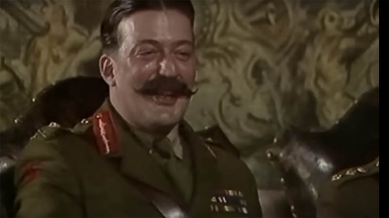 Blackadder Goes Forth Odhalené veselé vystúpenie Stephena Frya: 'Je to Hugh prekliaty Laurie!'