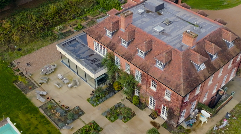  Ми'll see plenty of high-end properties in Buying London.