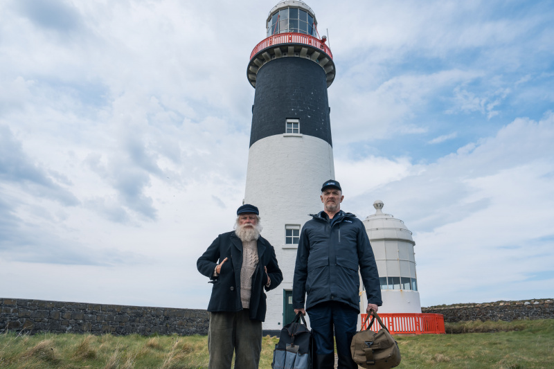   L'addetto alle pulizie Greg Davies Conleth Hill al faro