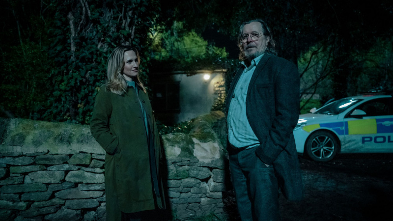   Ruth Bradley i Gary Oldman w „Powolnych koniach”.