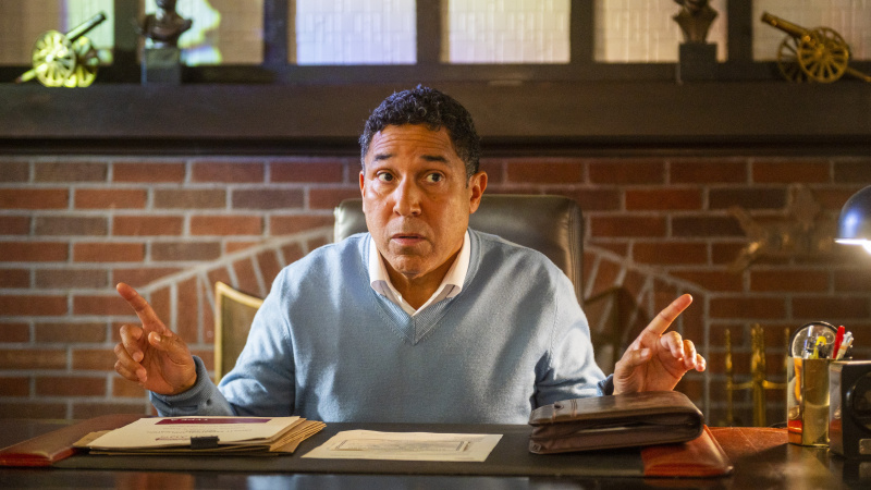   Oscar Nunez em Lucky Hank