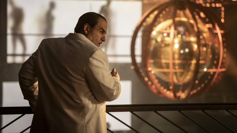 Colin Farrell ako Oswald Cobblepot vo filme Tučniak