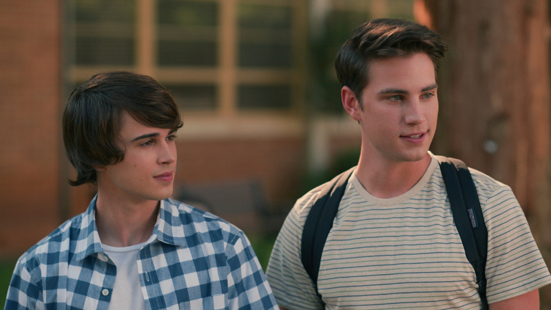   Logan Allen ja Carson Rowland Kyle'i ja Ty rollis Sweet Magnolias 3. hooajal