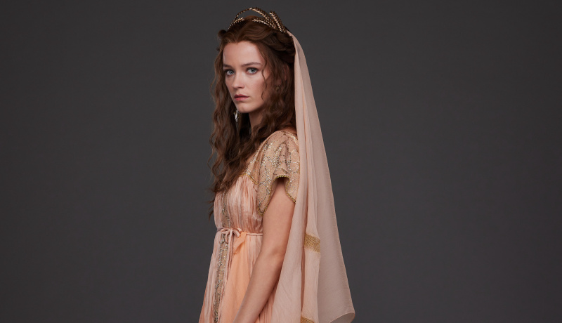   Leah O'Prey plays Julia in Domina season 2