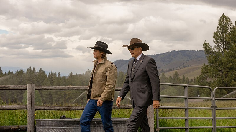 Luke Grimes og Kevin Costner i Yellowstone