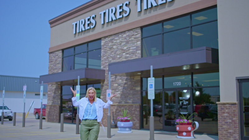 Тоска Маск снаружи Tyres Tires Tires в Tosca Talks