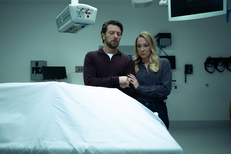  Dan Spielman kao Simon i Joanne Froggatt kao Abigail u Sjevernoj obali