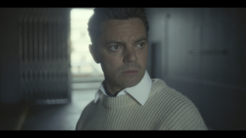   Dominic Cooper u blijedom džemperu kao Edwyn Cooper u Zlatu
