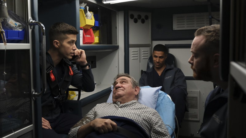   Brandon Larracuente, Dan Lauria, Chuku Modu a Giacomo Baessato vo filme Dobrý doktor