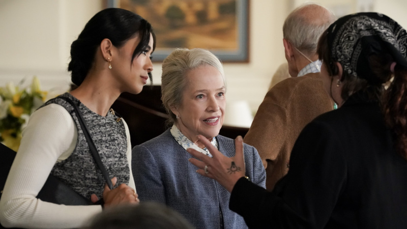 Sarah ve Kathy Bates olarak Leah Lewis Matlock olarak Matlock Bölüm 10'da konuşuyor
