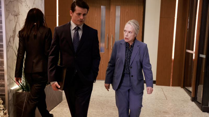 Julian Markston rolünde Jason Ritter ve Matlock 7. bölümde yürüyen Madeline Matlock rolünde Kathy Bates