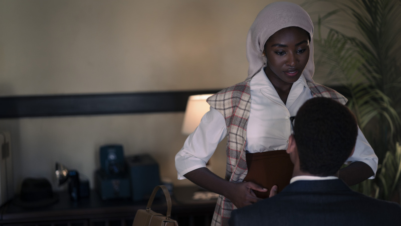   Jayme Lawson ขณะที่ Betty Shabazz พูดคุยกับ Aaron Pierre ในบท Malcolm X ใน Genius: MLK/X