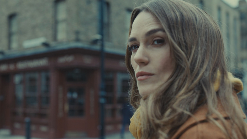   Η Keira Knightley ως Helen Webb στο κατασκοπευτικό θρίλερ Black Doves