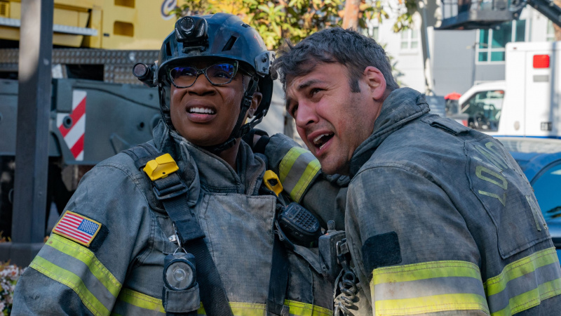   Aisha Hinds și Ryan Guzman în sezonul 9-1-1