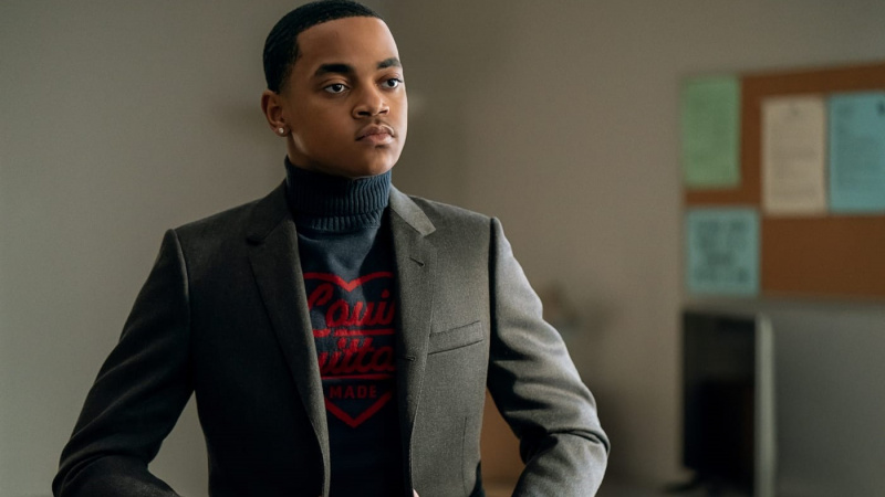   Michael Rainey Jr. ako Tariq v saku v Power Book II: Ghost