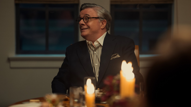   Nathan Lane ca Dominick Dunne în episodul 207 din Monsters: The Lyle And Erik Menendez Story