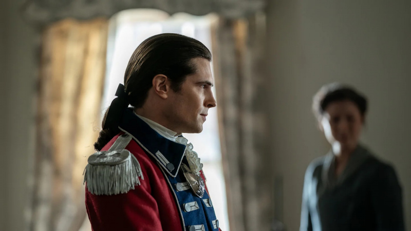   Lord John Gray în Outlander sezonul 7 episodul 11.