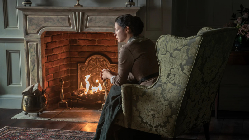   Claire se gândește cum să trăiești fără Jamie în Outlander sezonul 7 episodul 11.