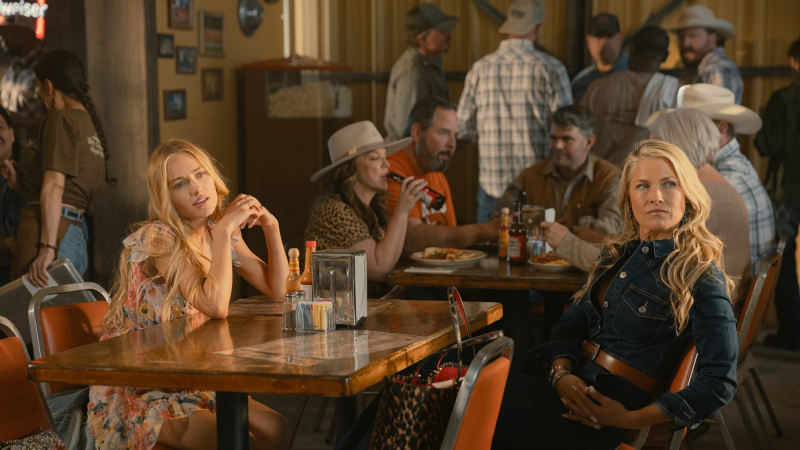   Michelle Randolph og Ali Larter i Landman episode 4