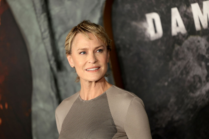   Robin Wright (ที่การเปิดตัว Damsel)