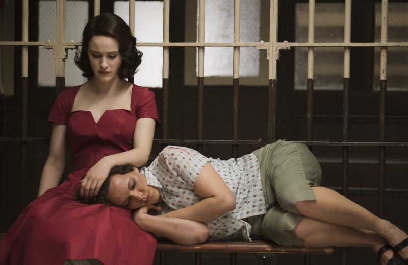  ภาพ (ซ้าย): ราเชล บรอสนาฮาน (มิเรียม'Midge' Maisel)