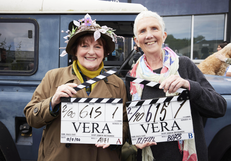   Brenda Blethyn koos kirjaniku Ann Cleevesiga, Vera raamatute autoriga.