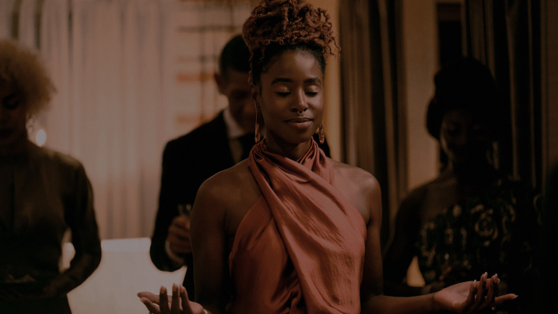   Kirby Howell-Baptiste dans l'épisode 3 de Sugar sur Apple TV Plus.