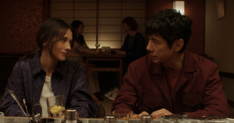  Suzie (Rashida Jones) živi u Kyotu, Japan.