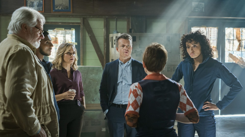   William McInnes, Sean Sagar, Tuuli Narkle, Todd Lasance, Olivia Swann und Mavournee Hazel in NCIS: Sydney